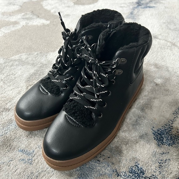 NWOT Nordstrom Rack CHIARA Black Lace Up Side Zip Faux Fur - Picture 2 of 8